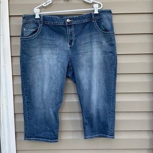 Lane Bryant women’s denim blue Capri pants